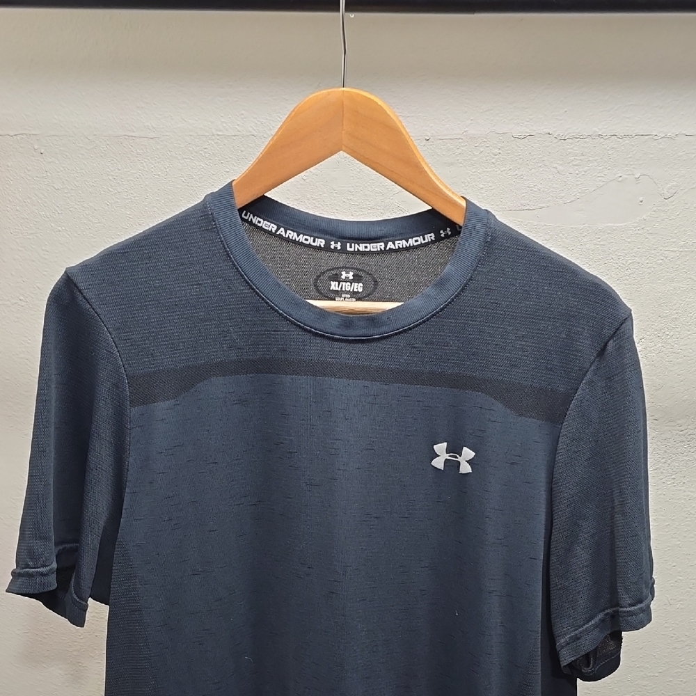 Under Armour Men's Dark Gray Short Sleeve Tee